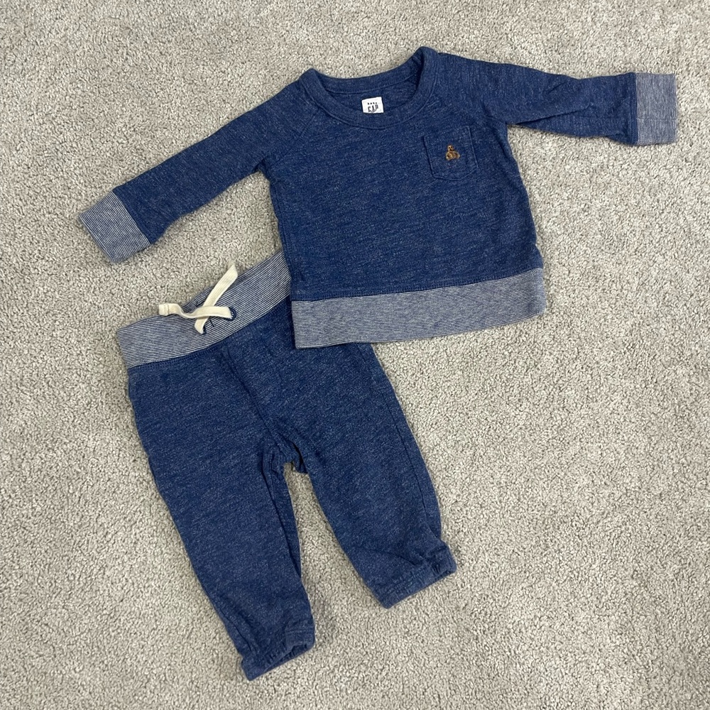 Baby gap set size 6-12 month